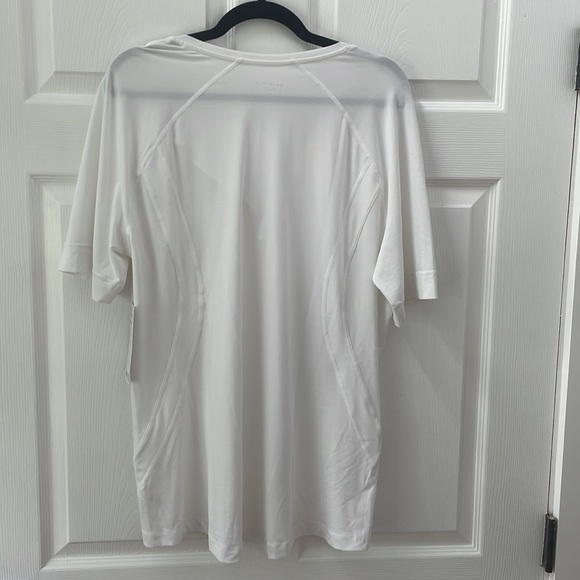 NWT Athleta Pacifica UPF fitted Tee - Picture 3 of 4